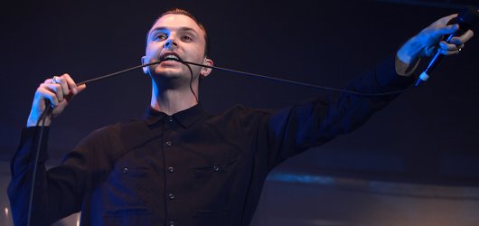 Fotky: Hurts předvedli v Praze show nabitou energií