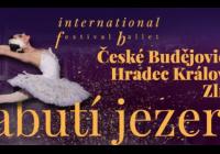 Baletní soubor International Festival Ballet uvádí baletní představení “Labutí jezero” v Českých Budějovicích, Hradci Králové a ve Zlíně