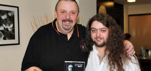 Karel Gott pokřtil CD Pavla Vohnouta alias Kyklopa!