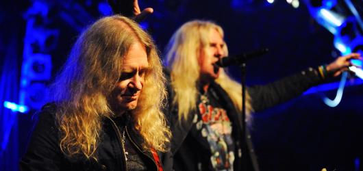 Saxon se vrací do Česka. Legendy anglického heavy metalu vystoupí v pražském klubu Roxy
