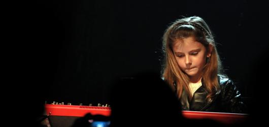 Dcera Petra Muka zahrála na vzpomínkovém koncertu k nedožitým padesátinám