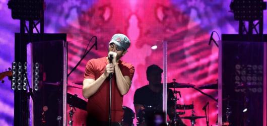Enrique Iglesias oslaví v Praze své narozeniny velkolepým koncertem 