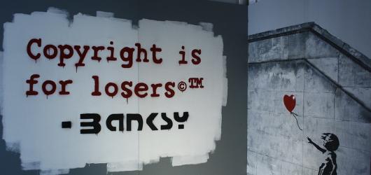 Graffiti anonymního rebela Banksyho ožily v Mánesu