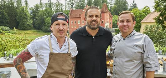 Přední čeští šéfkuchaři vyrážejí za lokální gastronomií v nové show Souboj na talíři na Voyo