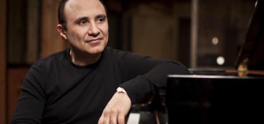 Jazzový pianista Michel Camilo předznamená jaro v pražském Rudolfinu