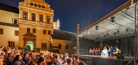 Divadelní léto v Česku pod širým nebem