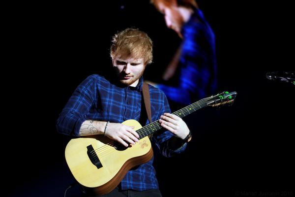 Skvělý Ed Sheeran nadchnul zpěvem i kytarou