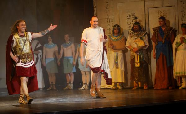 Rok 2015 začne v divadle Broadway uvedením legendární Kleopatry