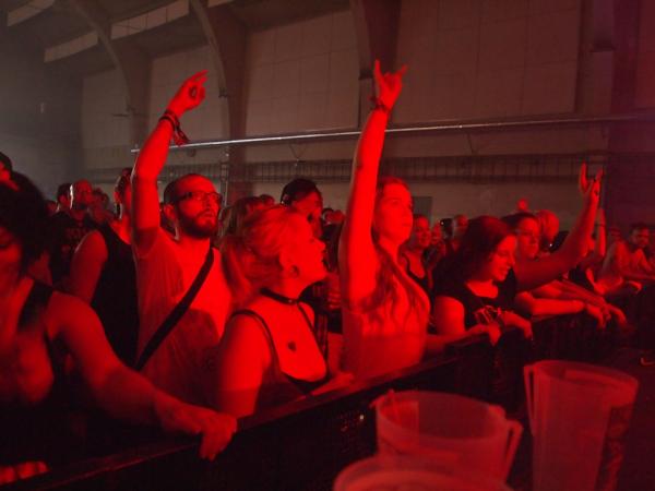Rock for People Europe, den druhý: návštěvníky rozpálily kromě slunce i kapely Guano Apes a Motörhead