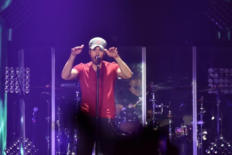 Enrique Iglesias přivezl ze Španělska show plnou emocí