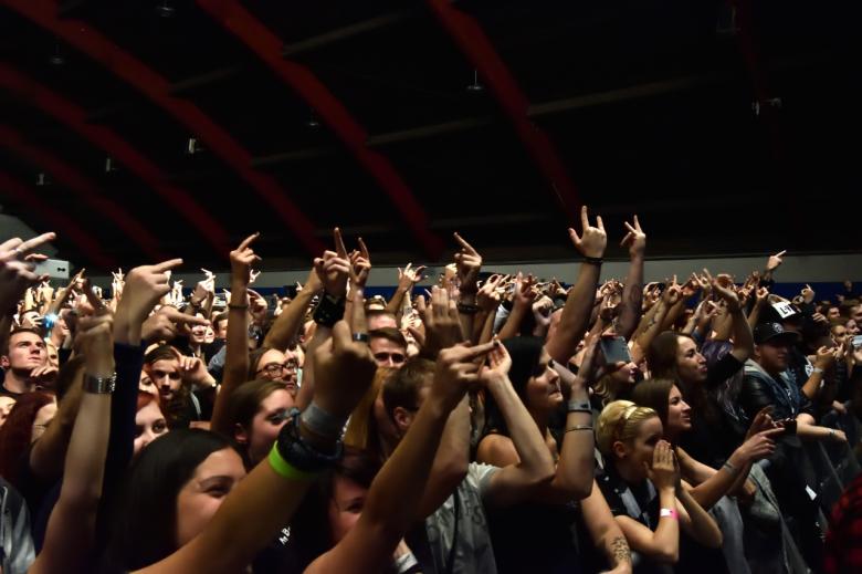 Papa Roach představili v Praze nové album. Největší úspěch však sklidily starší pecky